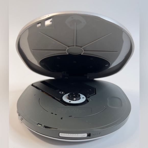 4C GPX C3974 Portable CD Player with Jogger Anti Shock Protection 45 Sec - Picture 4 of 9